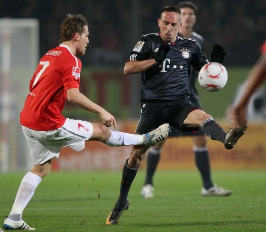 来填补后防 来填补后防